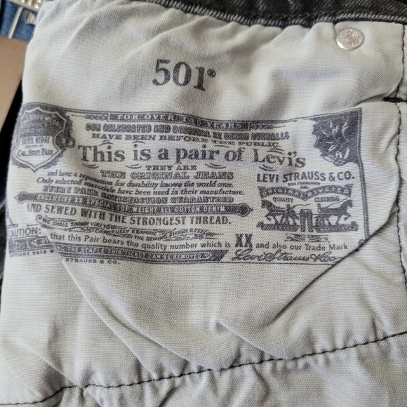 Levi's Women's Size 31 Distressed Black 501 Denim Button Fly with Raw Hem - Picture 6 of 8